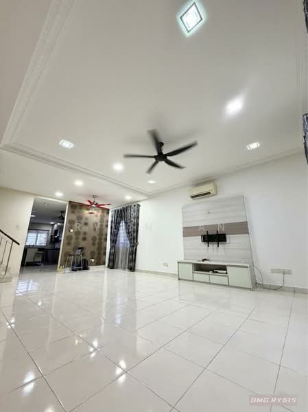 Rumah Teres untuk Dijual di Bandar Puteri Klang (Klang) - Rylin Tan - Living Room - PropertyGuru.com.my