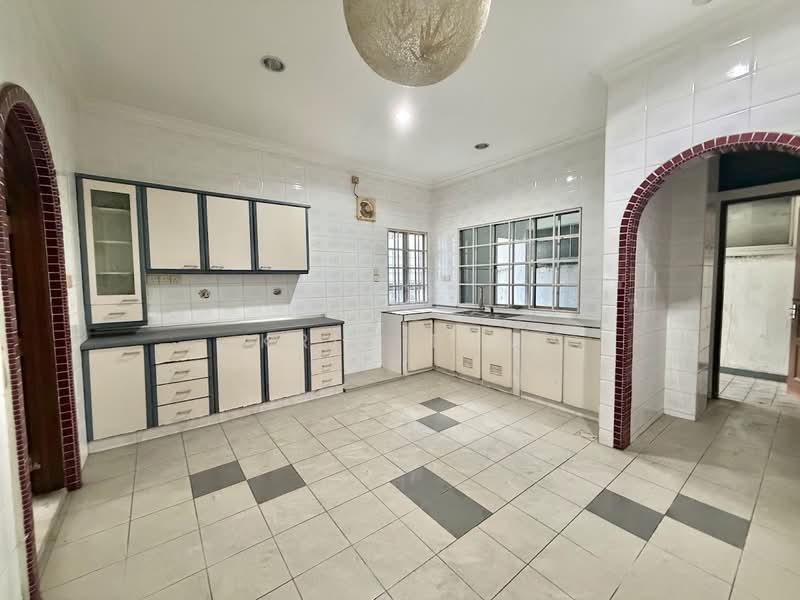 Semi-Detached House for Sale in Cheras (Selangor) - Kris Tan - Kitchen - PropertyGuru.com.my