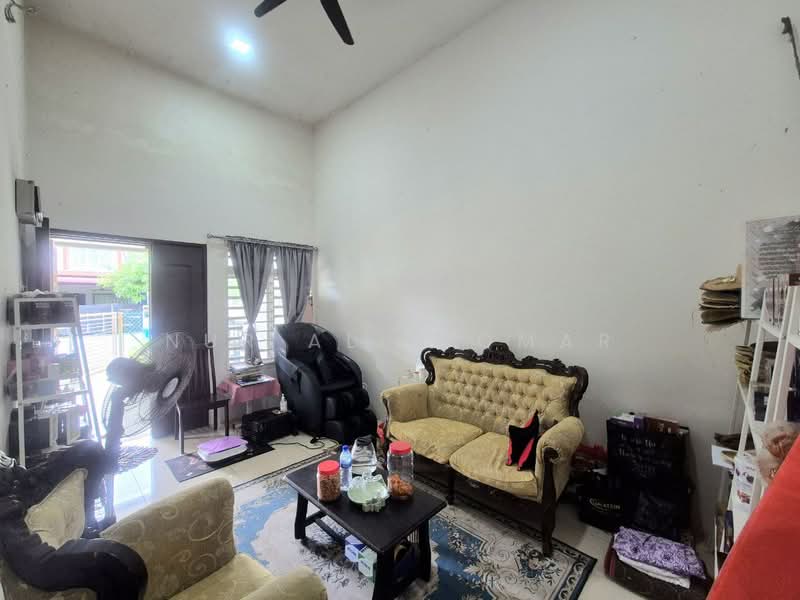 Rumah Berkembar untuk Dijual di Shah Alam (Selangor) - Nur Alia Omar - Living Room - PropertyGuru.com.my
