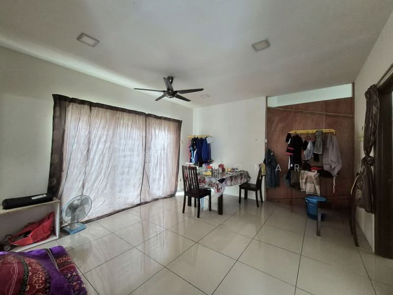 Rumah Berkembar untuk Dijual di Shah Alam (Selangor) - Nur Alia Omar - Living Room - PropertyGuru.com.my