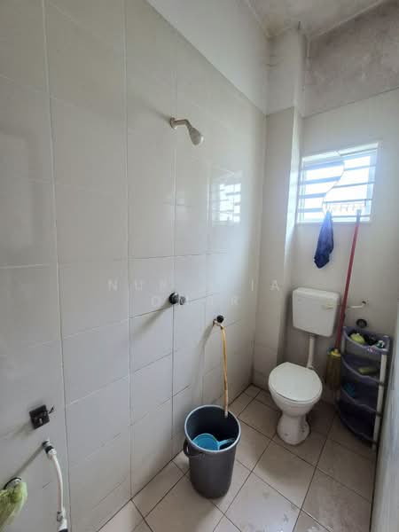 Rumah Berkembar untuk Dijual di Shah Alam (Selangor) - Nur Alia Omar - Bathroom - PropertyGuru.com.my