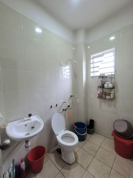 Rumah Berkembar untuk Dijual di Shah Alam (Selangor) - Nur Alia Omar - Bathroom - PropertyGuru.com.my