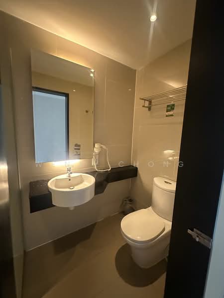 Servis Apartment untuk Disewa di Centrestage Designer Suite - Wendy Chong - Bathroom - PropertyGuru.com.my