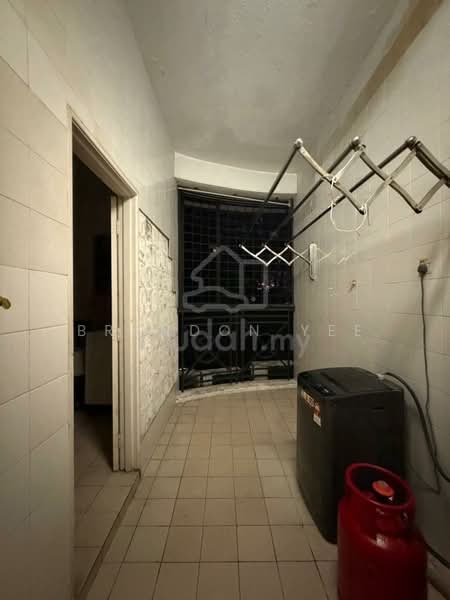 Kondominium untuk Disewa di Putra Indah Condominium - Brandon Yee - Balcony - PropertyGuru.com.my