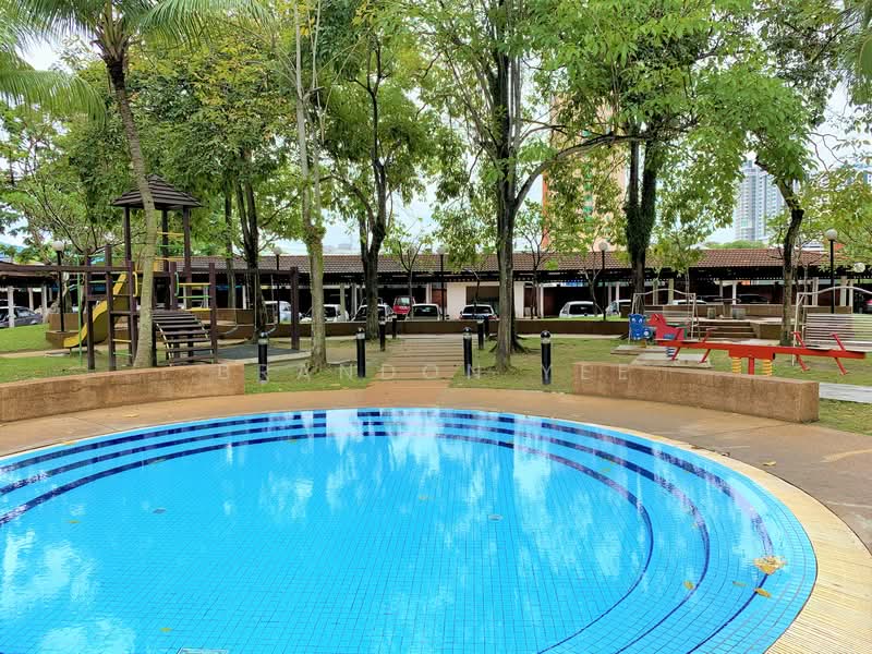 Kondominium untuk Disewa di Putra Indah Condominium - Brandon Yee - Pool - PropertyGuru.com.my