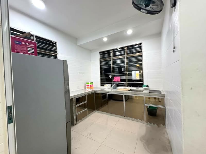 2-storey Terraced House for Sale in Bandar Dato Onn (Tebrau) - Karl Lim - Kitchen - PropertyGuru.com.my