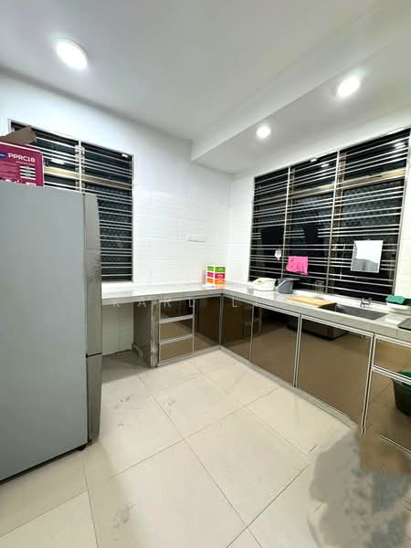 2-storey Terraced House for Sale in Bandar Dato Onn (Tebrau) - Karl Lim - Kitchen - PropertyGuru.com.my