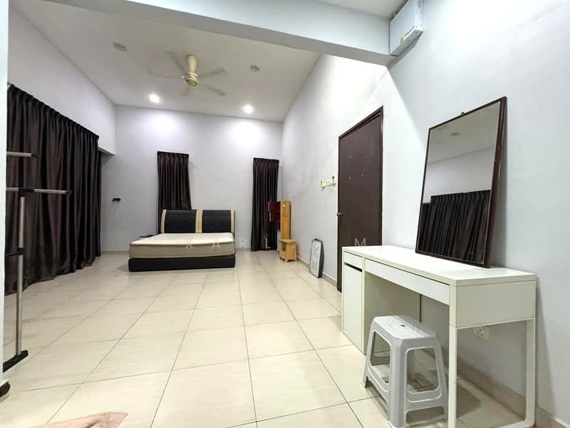 2-storey Terraced House for Sale in Bandar Dato Onn (Tebrau) - Karl Lim - Bedroom - PropertyGuru.com.my
