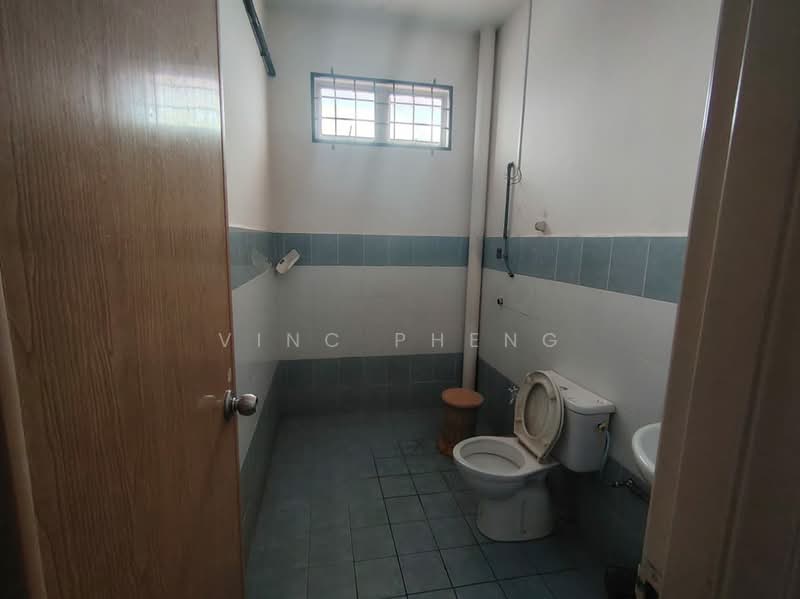 Rumah Teres 2 Tingkat untuk Dijual di Taman Angkasa Nuri (Durian Tunggal) - Vinc Pheng - Bathroom - PropertyGuru.com.my