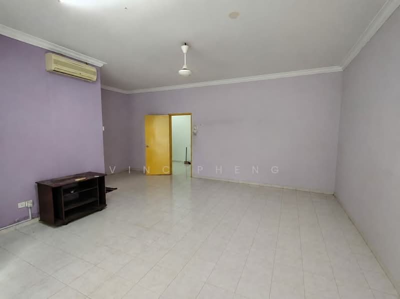 Rumah Teres 2 Tingkat untuk Dijual di Taman Angkasa Nuri (Durian Tunggal) - Vinc Pheng - Living Room - PropertyGuru.com.my
