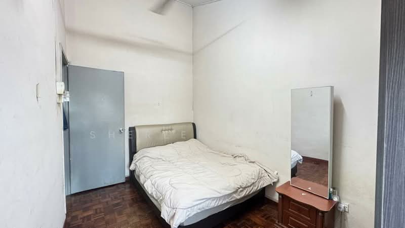 2-storey Terraced House for Sale in Taman Desa Cemerlang (Ulu Tiram) - Shereen Wong - Bedroom - PropertyGuru.com.my