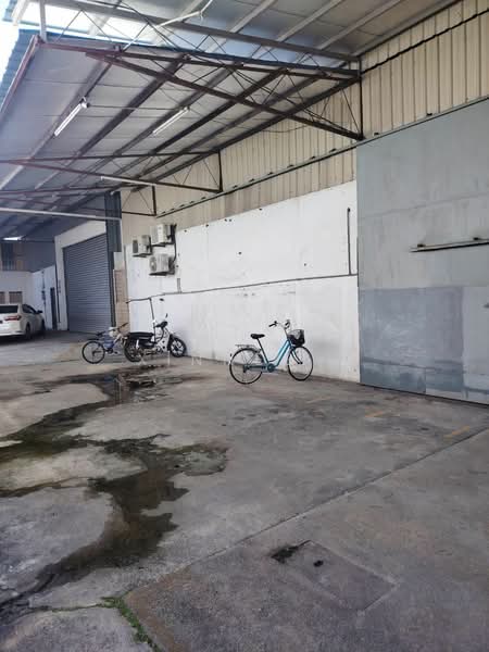 Warehouse for Rent in Kampung Baru Batu Maung (Batu Maung) - Xinnee . - Exterior - PropertyGuru.com.my