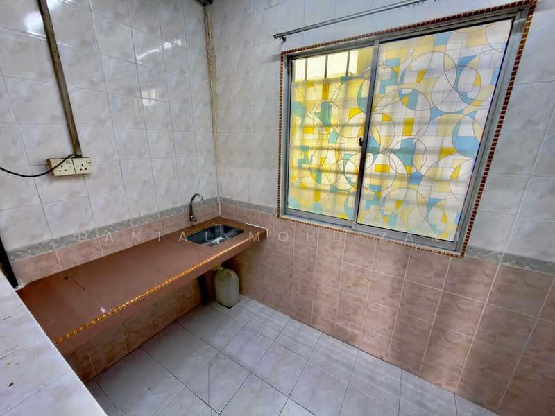 2-storey Terraced House for Sale in Shah Alam (Selangor) - Danial Mohd Zaki - Kitchen - PropertyGuru.com.my