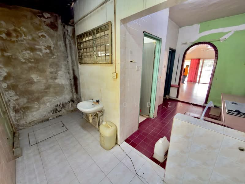 2-storey Terraced House for Sale in Shah Alam (Selangor) - Danial Mohd Zaki - Kitchen - PropertyGuru.com.my