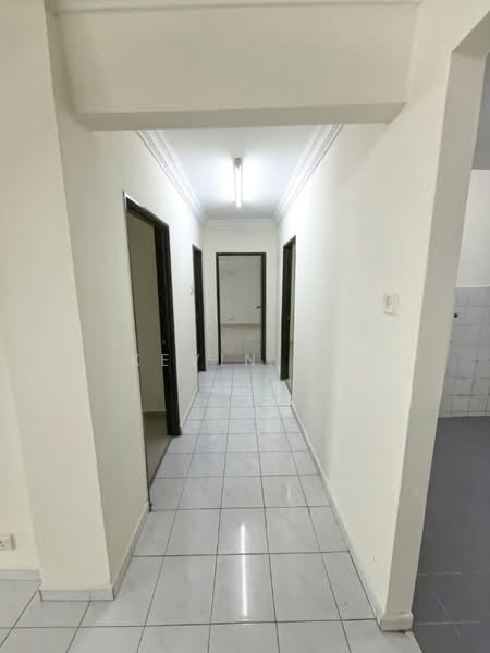 Pangsapuri untuk Dijual di Seri Mutiara Apartment - Kevin Ho - Corridor - PropertyGuru.com.my