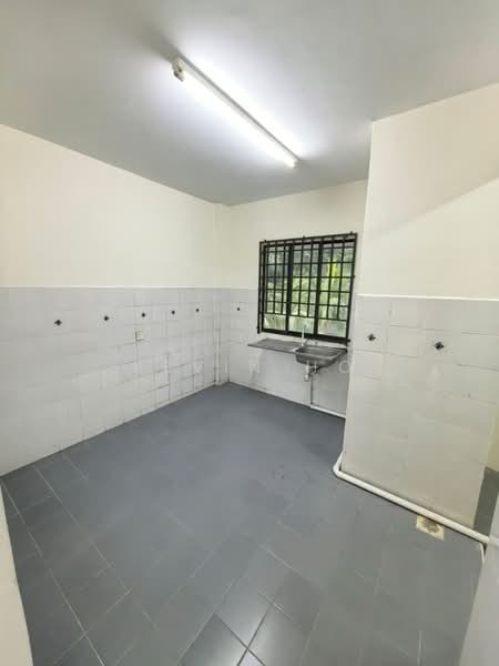 Pangsapuri untuk Dijual di Seri Mutiara Apartment - Kevin Ho - Kitchen - PropertyGuru.com.my