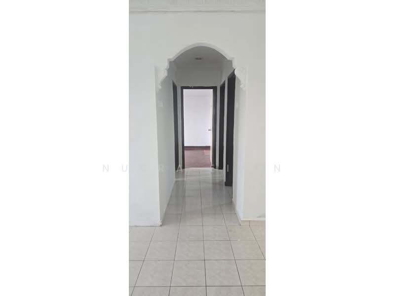 Pangsapuri untuk Disewa di Vista Seri Putra - Nurra Eikin - Corridor - PropertyGuru.com.my