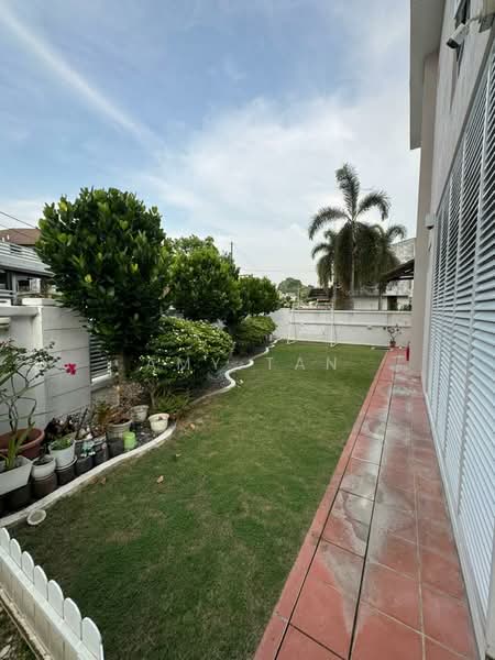 Rumah Banglo untuk Dijual di Gelugor (Penang) - Amy Tan - Garden - PropertyGuru.com.my
