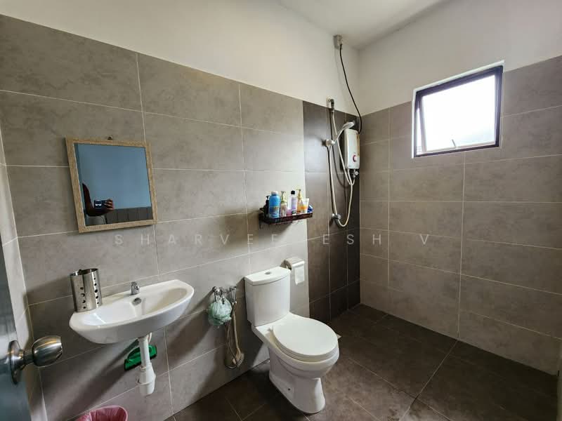 Rumah Teres 2 Tingkat untuk Dijual di Taman Scientex Rawang (Rawang) - Sharveenesh V - Bathroom - PropertyGuru.com.my