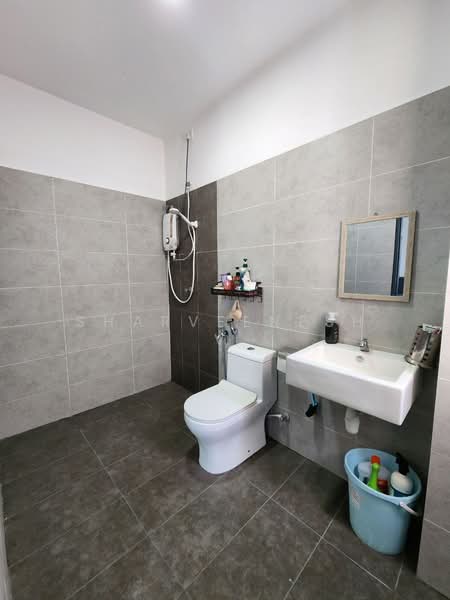 Rumah Teres 2 Tingkat untuk Dijual di Taman Scientex Rawang (Rawang) - Sharveenesh V - Bathroom - PropertyGuru.com.my