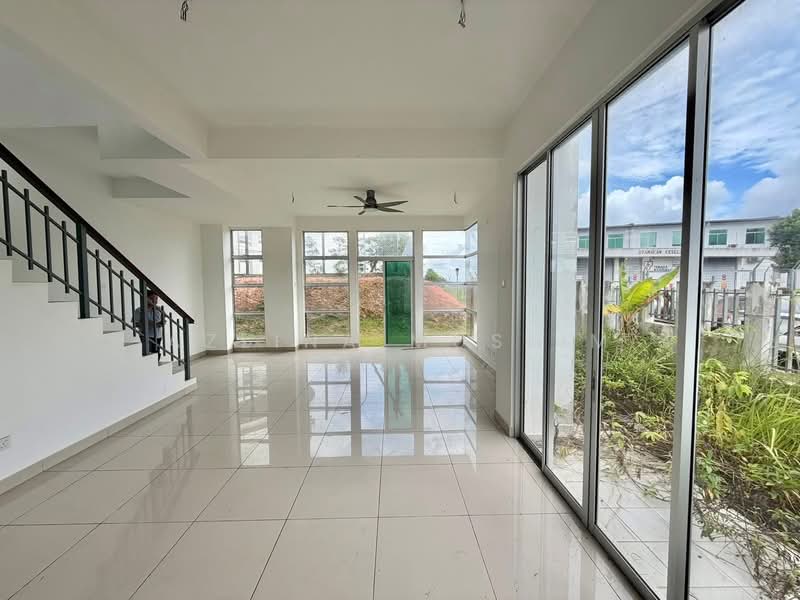 Rumah Teres 2 Tingkat untuk Dijual di Bandar Seri Alam (Masai) - Azlina Muslim - Living Room - PropertyGuru.com.my