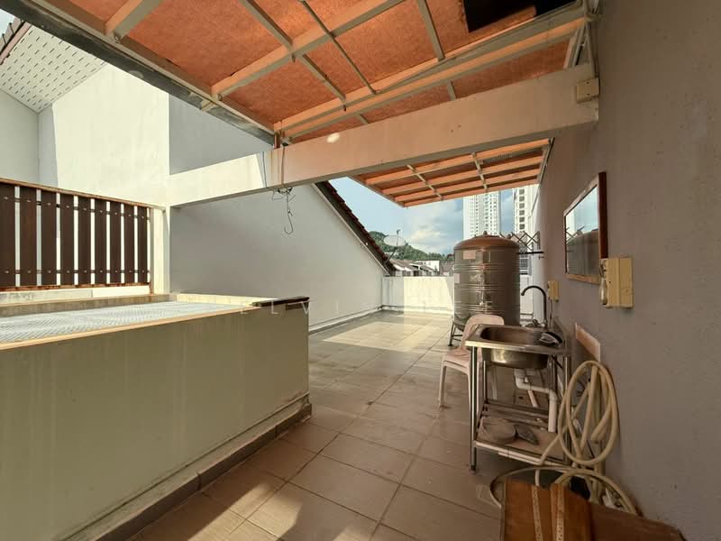 Rumah Teres 3 Tingkat untuk Dijual di Tanjung Bungah (Penang) - Kelvin Lee - Balcony - PropertyGuru.com.my