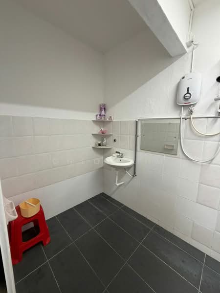Apartment for Sale at Taman Gemilang - Chloe Lim - Bathroom - PropertyGuru.com.my