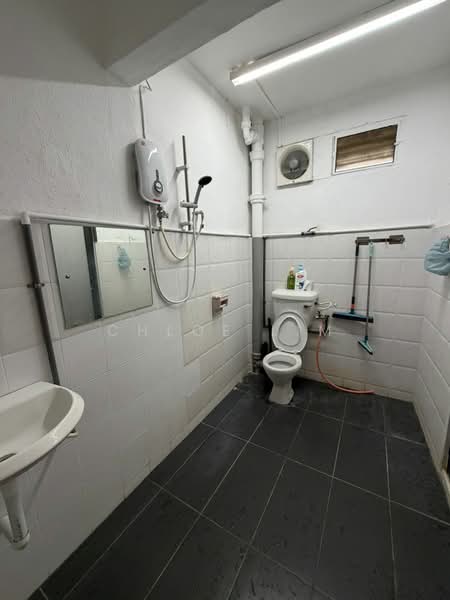 Apartment for Sale at Taman Gemilang - Chloe Lim - Bathroom - PropertyGuru.com.my