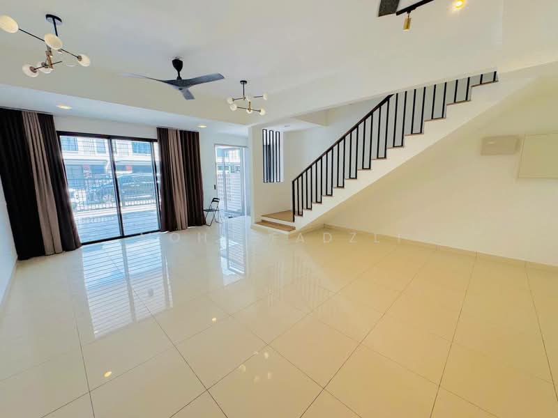 Rumah Teres untuk Dijual di Elmina (Shah Alam) - Mohd Fadzli - Living Room - PropertyGuru.com.my