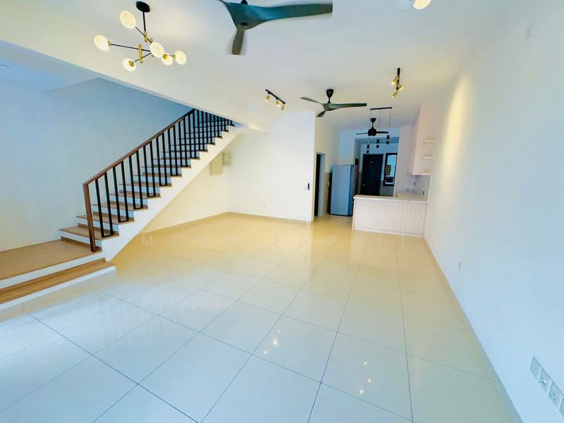Rumah Teres untuk Dijual di Elmina (Shah Alam) - Mohd Fadzli - Living Room - PropertyGuru.com.my