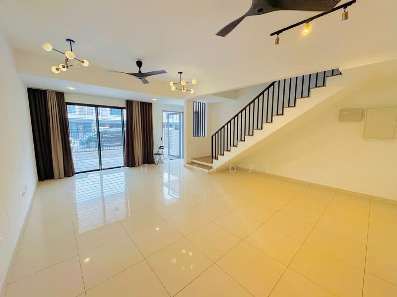 Rumah Teres untuk Dijual di Elmina (Shah Alam) - Mohd Fadzli - Living Room - PropertyGuru.com.my