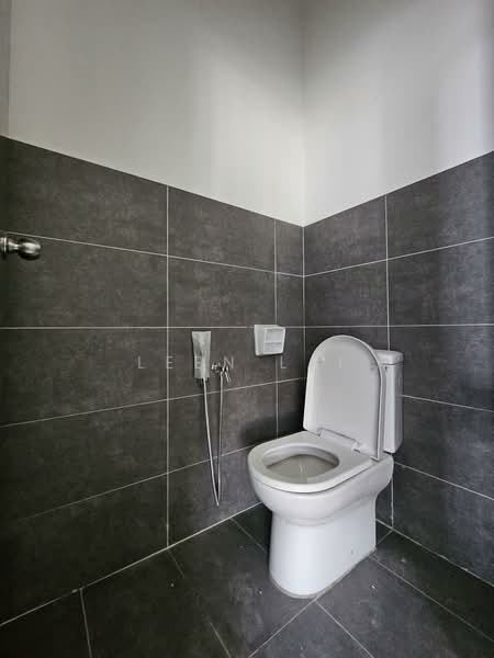 Warehouse for Rent in Bandar Indahpura (Kulai) - Leen Lai - Bathroom - PropertyGuru.com.my