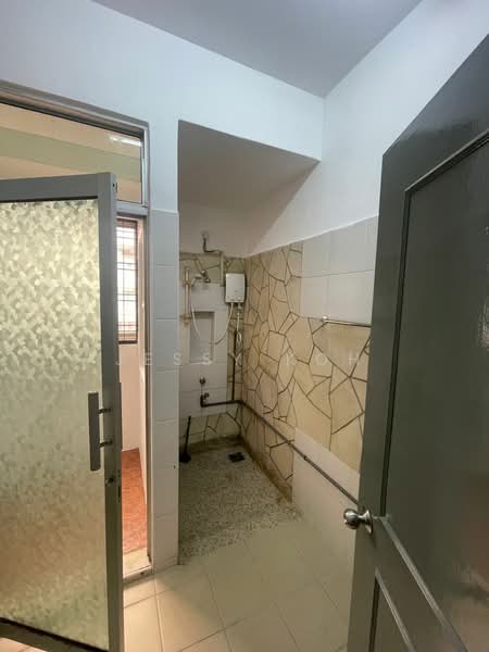Semi-Detached House for Rent in Taman Impian Emas (Skudai) - Jessy Koh - Bathroom - PropertyGuru.com.my