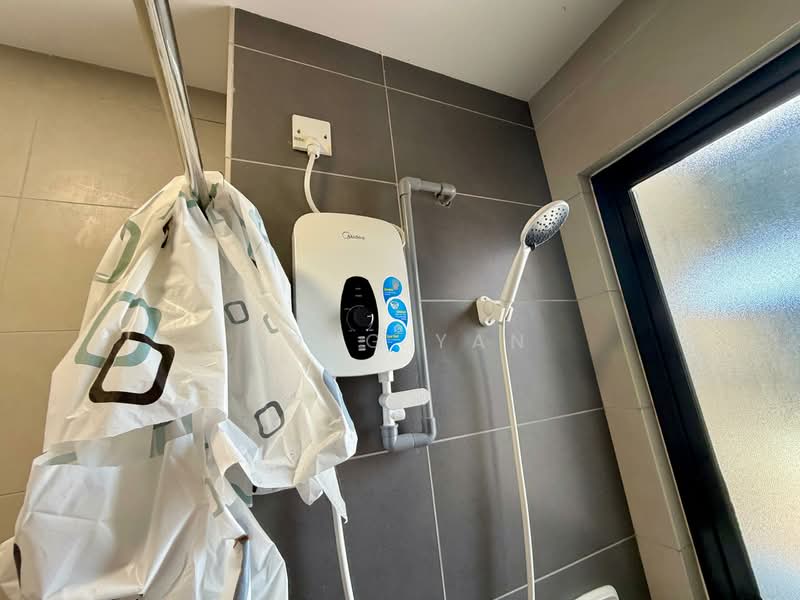 Servis Apartment untuk Disewa di EDUSENTRAL - Fong Yan - Bathroom - PropertyGuru.com.my
