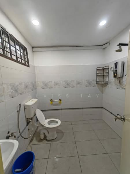 Rumah Teres 2 Tingkat untuk Dijual di Bandar Seri Alam (Masai) - Alviss Tay - Bathroom - PropertyGuru.com.my