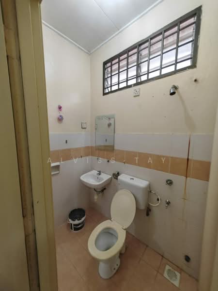 Rumah Teres 2 Tingkat untuk Dijual di Bandar Seri Alam (Masai) - Alviss Tay - Bathroom - PropertyGuru.com.my