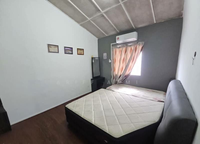 Rumah Teres 2 Tingkat untuk Dijual di Taman Desa Jaya (Johor Bahru) - Ariff Azmi - Bedroom - PropertyGuru.com.my