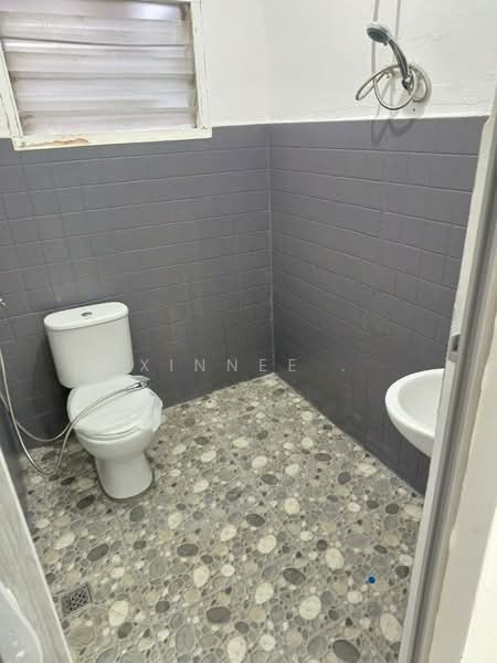 Rumah Teres 2 Tingkat untuk Disewa di Bukit Gedung (Bayan Baru) - Xinnee . - Bathroom - PropertyGuru.com.my