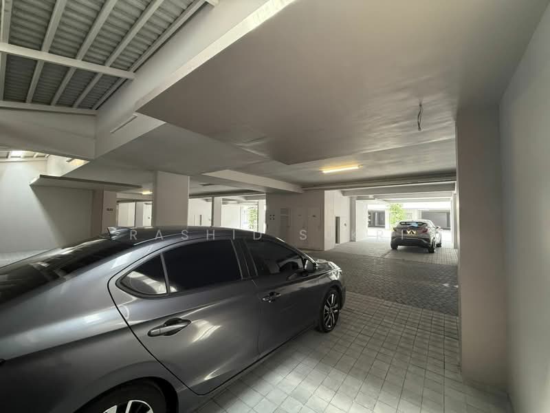 3.5-storey Terraced House for Rent in Taman Melawati (Ulu Kelang) - Rashid Sukri - Car Park - PropertyGuru.com.my