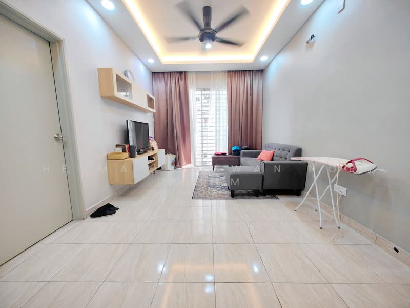 Pangsapuri untuk Dijual di Blok A & B, Pangsapuri Putra Impian - Herman Sazwan Nor Rahim - Living Room - PropertyGuru.com.my