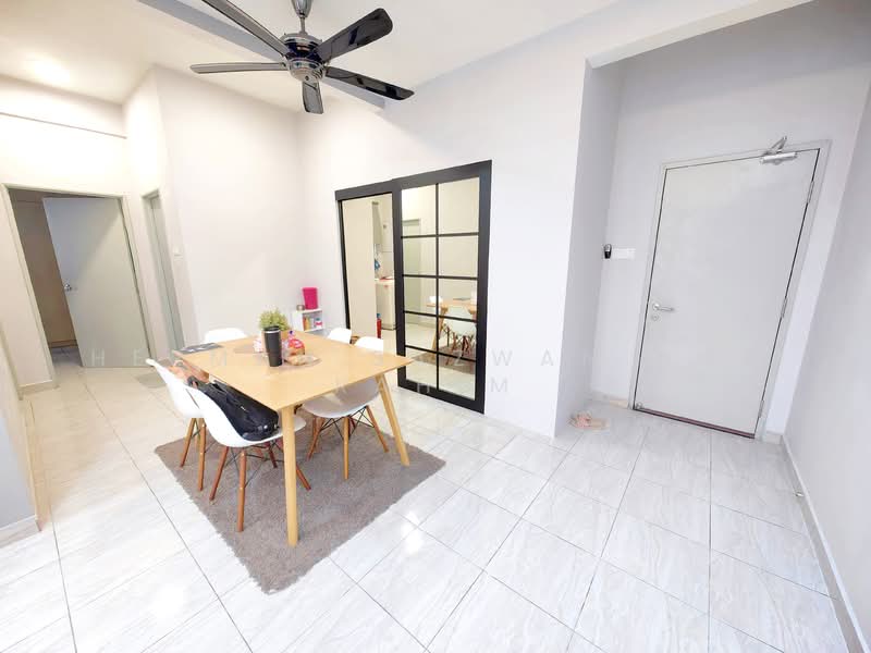 Pangsapuri untuk Dijual di Blok A & B, Pangsapuri Putra Impian - Herman Sazwan Nor Rahim - Dining Room - PropertyGuru.com.my