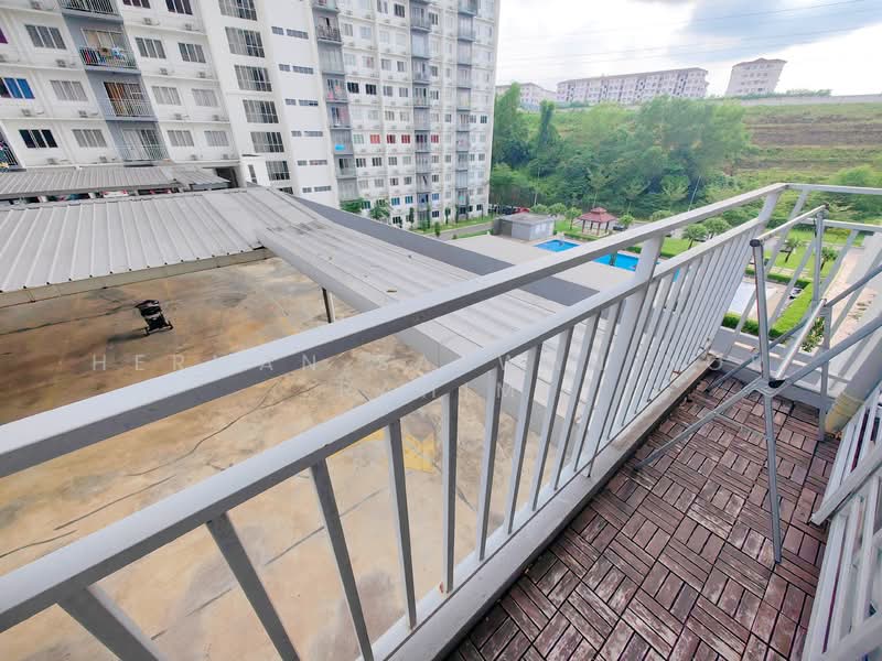 Pangsapuri untuk Dijual di Blok A & B, Pangsapuri Putra Impian - Herman Sazwan Nor Rahim - Balcony - PropertyGuru.com.my