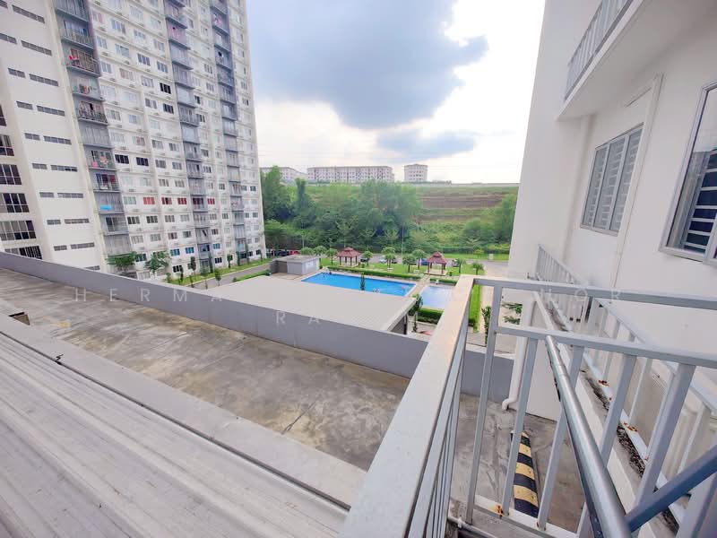 Pangsapuri untuk Dijual di Blok A & B, Pangsapuri Putra Impian - Herman Sazwan Nor Rahim - Balcony - PropertyGuru.com.my