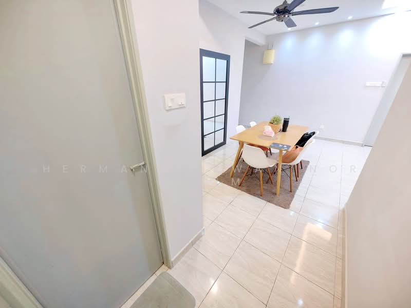 Pangsapuri untuk Dijual di Blok A & B, Pangsapuri Putra Impian - Herman Sazwan Nor Rahim - Dining Room - PropertyGuru.com.my