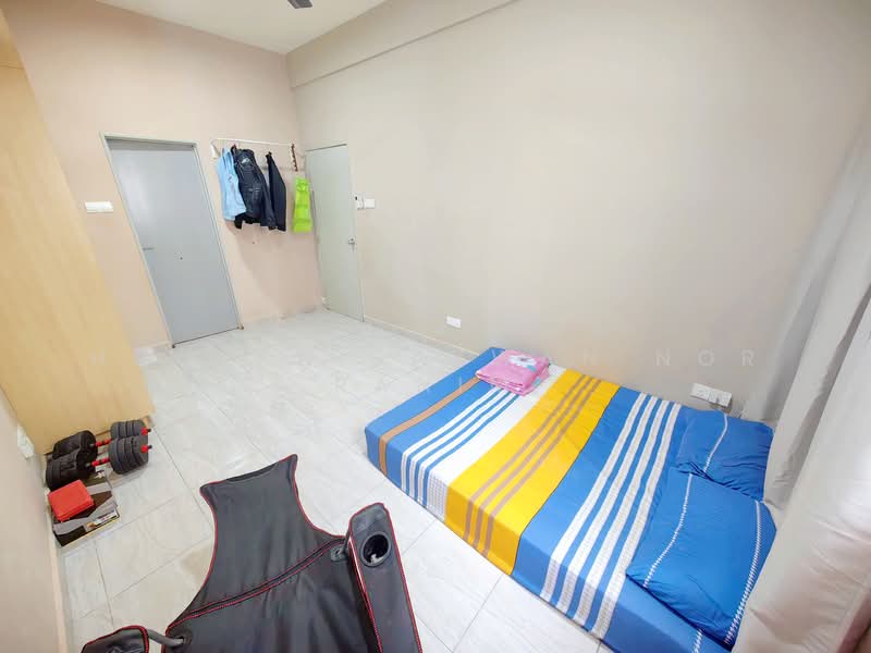 Pangsapuri untuk Dijual di Blok A & B, Pangsapuri Putra Impian - Herman Sazwan Nor Rahim - Bedroom - PropertyGuru.com.my