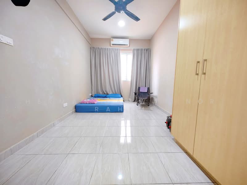 Pangsapuri untuk Dijual di Blok A & B, Pangsapuri Putra Impian - Herman Sazwan Nor Rahim - Bedroom - PropertyGuru.com.my