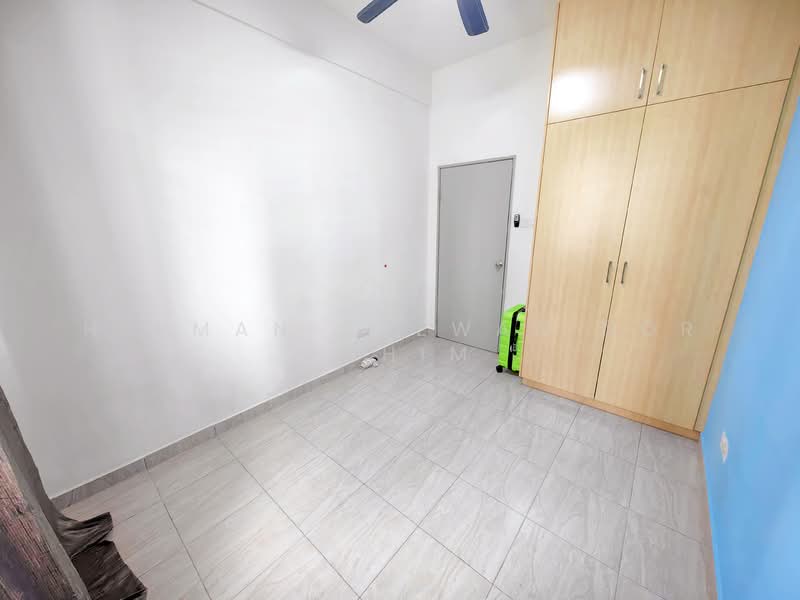 Pangsapuri untuk Dijual di Blok A & B, Pangsapuri Putra Impian - Herman Sazwan Nor Rahim - Bedroom - PropertyGuru.com.my