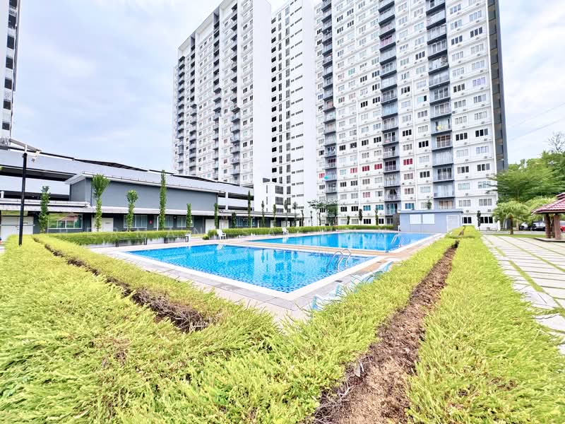 Pangsapuri untuk Dijual di Blok A & B, Pangsapuri Putra Impian - Herman Sazwan Nor Rahim - Swimming Pool - PropertyGuru.com.my
