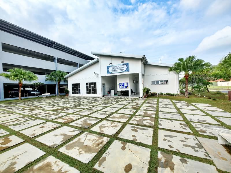 Pangsapuri untuk Dijual di Blok A & B, Pangsapuri Putra Impian - Herman Sazwan Nor Rahim - Surau - PropertyGuru.com.my