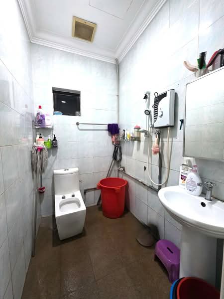 1-storey Terraced House for Sale in Taman Johor Jaya (Johor Bahru) - Karl Lim - Bathroom - PropertyGuru.com.my